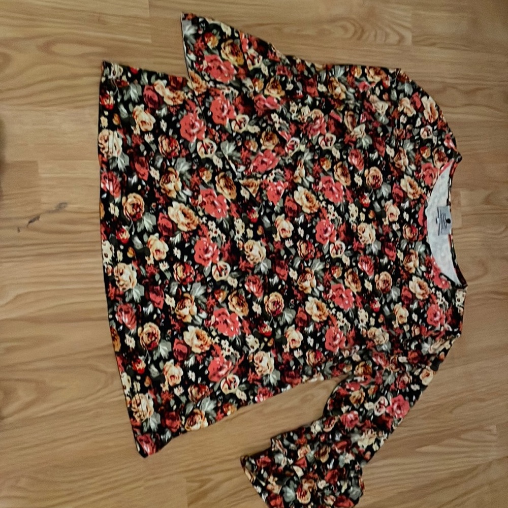 Dainty Jewell’s layering top!! ❤️ - Picture 1 of 2